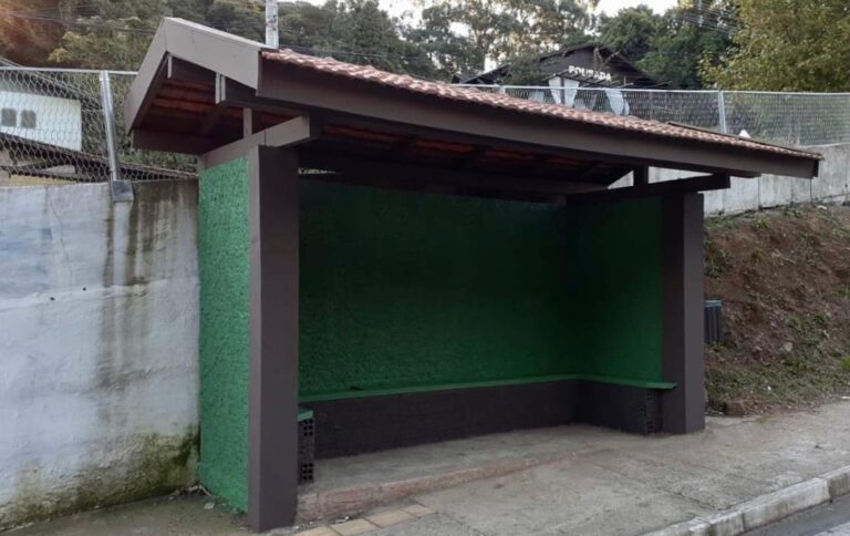 prefeitura-inicia-limpeza-sanitizacao-paradas-de-onibus