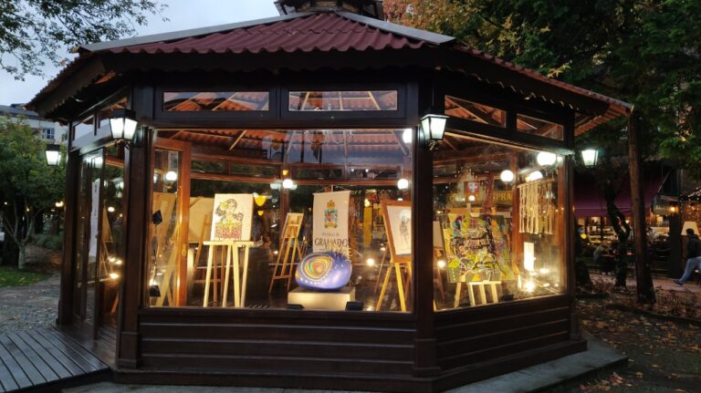 Coreto da Praça Major Nicoletti vira vitrine do Mercado da Arte Gramado