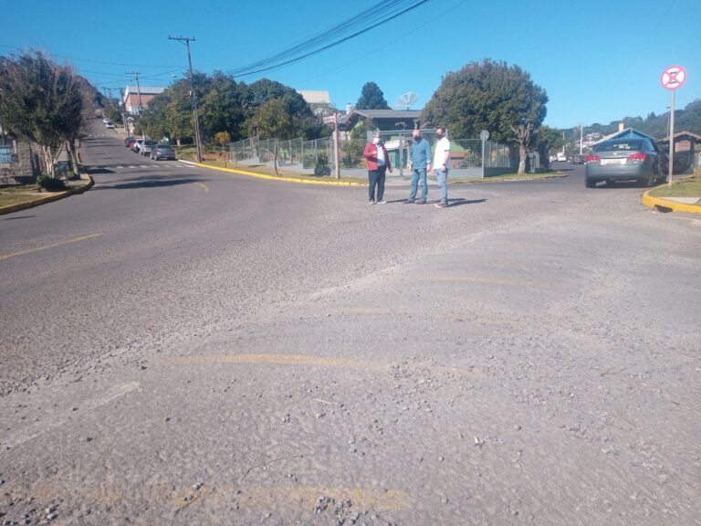 Prefeitura inicia nova frente de recapeamento, desta vez no bairro Floresta