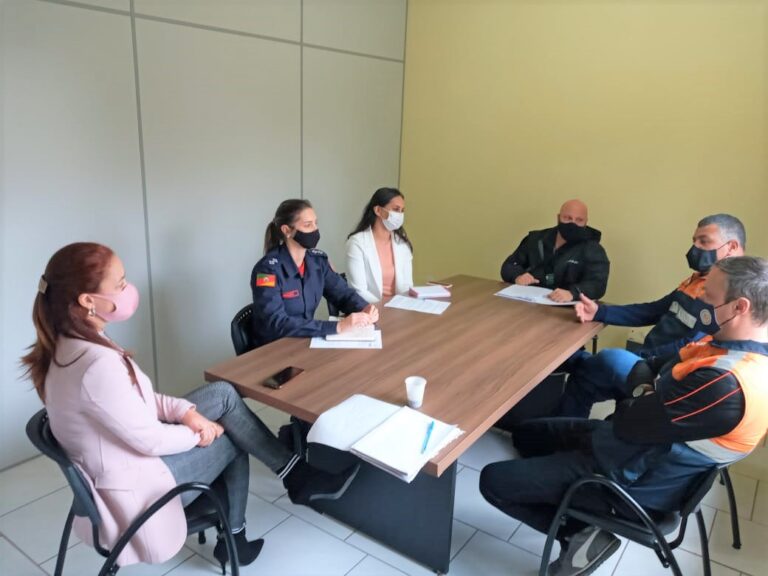 Prefeitura realiza reunião entre representantes da Defesa Civil, Meio Ambiente e Corpo de Bombeiros
