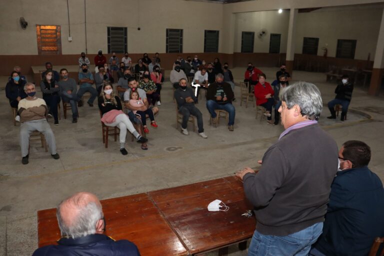 prefeito-promove-eunião-e-anuncia-início-da-pavimentação-no-moreira-27-07-2021