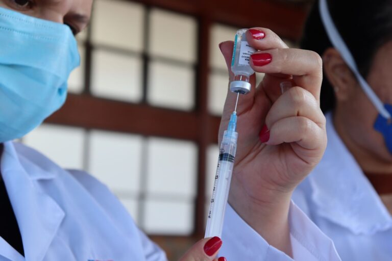 Gramado inicia a vacinação contra a Covid-19 de moradores com 29 anos ou mais