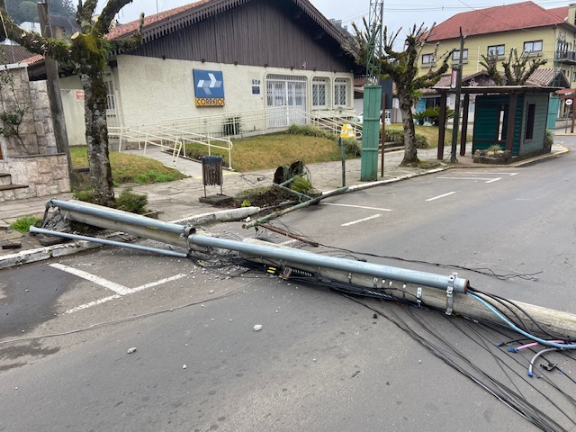 acidente-frente-correios-15-08-2021