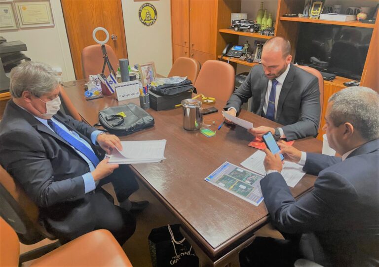 eduardo-bolsonaro-nestor-tissot