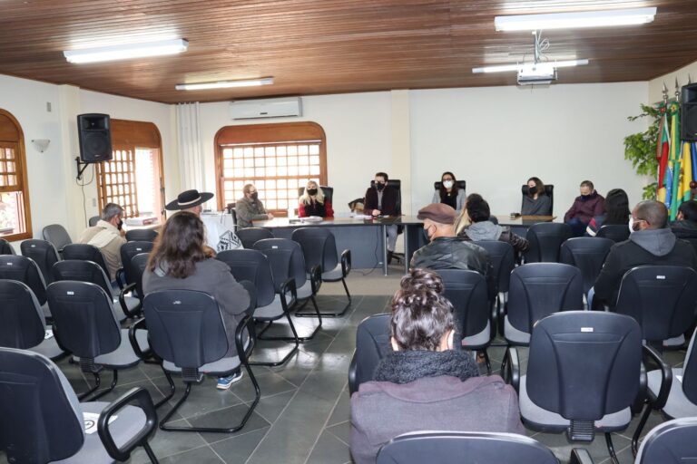 prefeitura-promove-reunião-e-busca-reorganizar-apresentações-culturais-05-08-2021