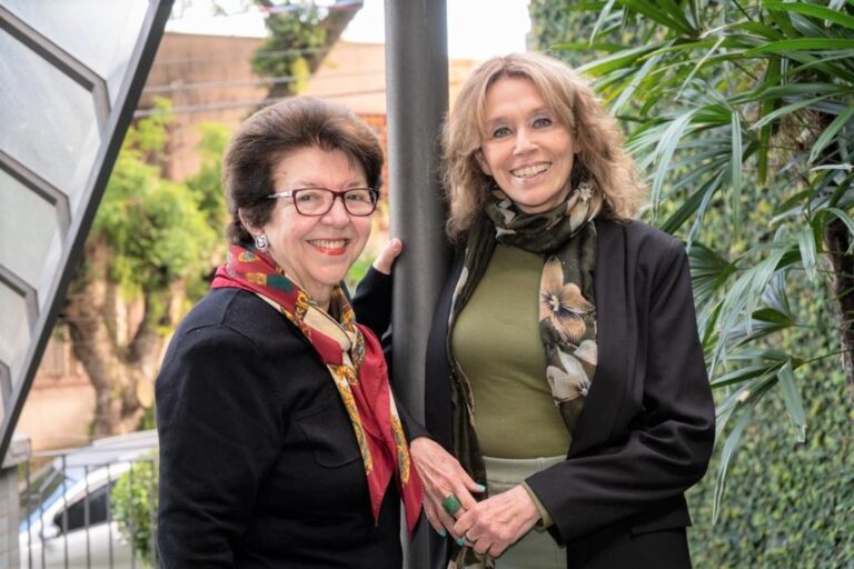 “Duas mulheres de fino traço”