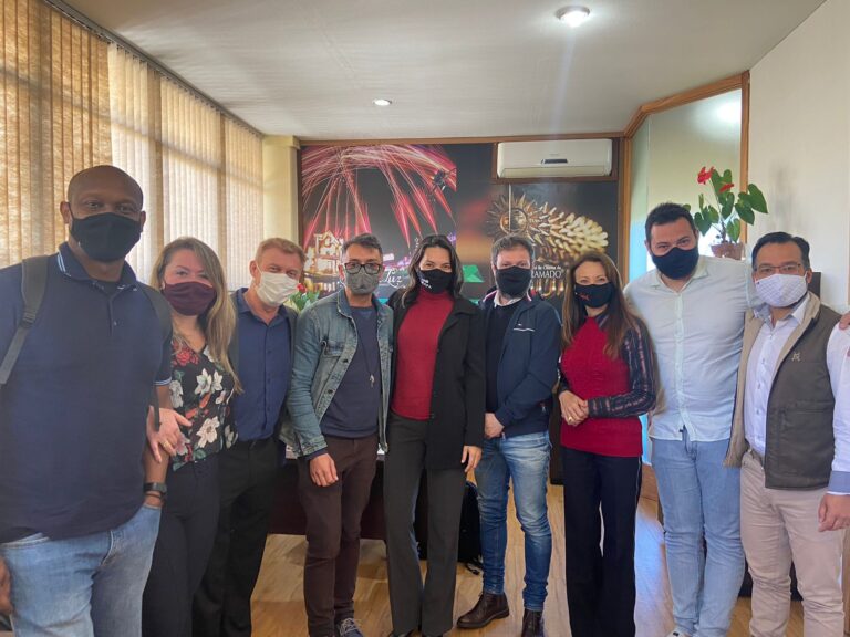 Foto reunião diretores espetáculos e Gramadotur