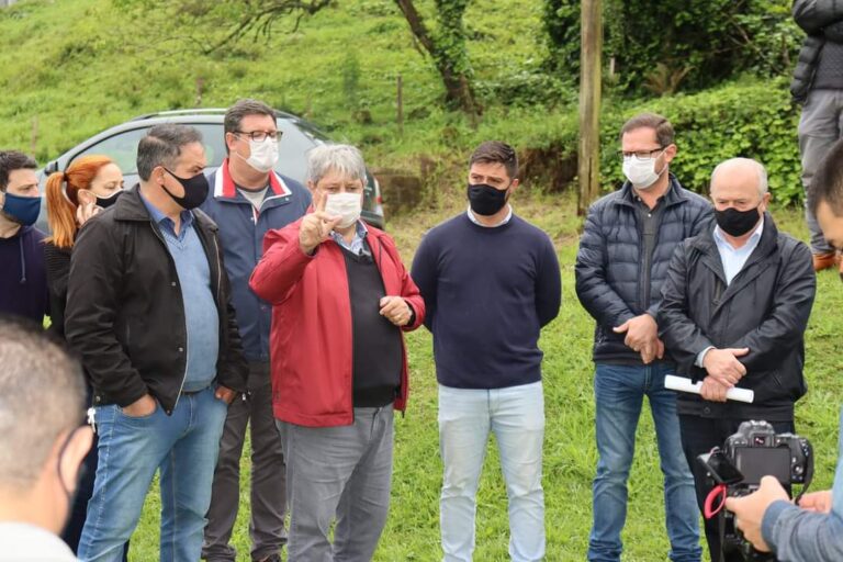 prefeito-nestor-anuncia-asfalto-vale-dos-pinheiros