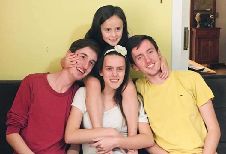 trigemeos-em-gramado