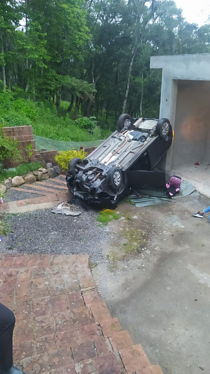 Foto acidente casa Maciel Blum