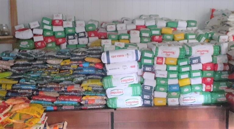 Foto alimentos troca Natal Solidário