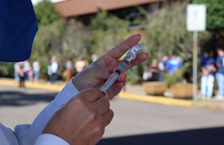 Restam 154 doses para maiores de 18 anos inscritos no cadastro de vacinação contra a Covid-19