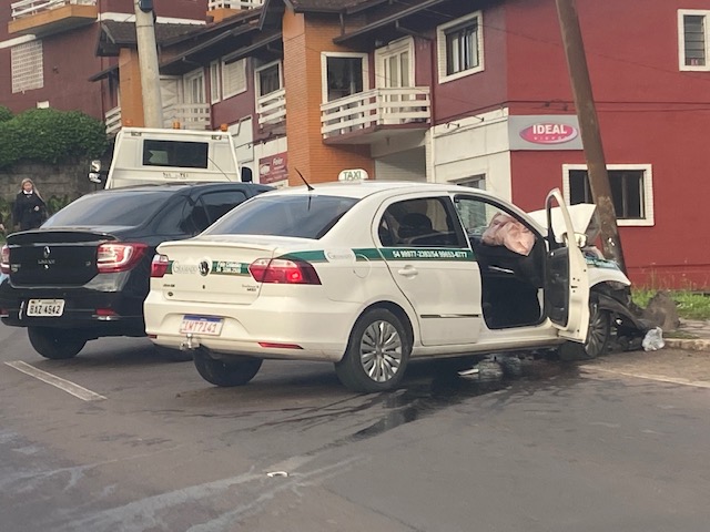acidente-taxi-avenida-garganta