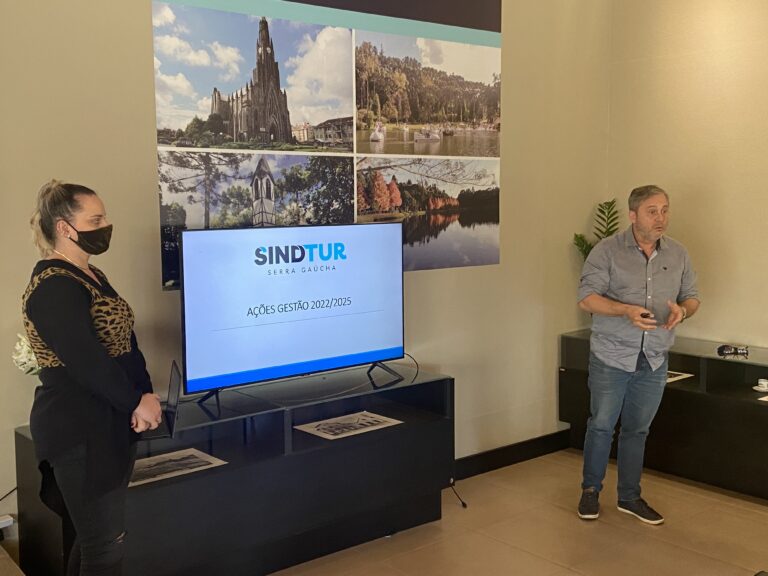 Foto Carina Boff e novo presidente Claudio Souza