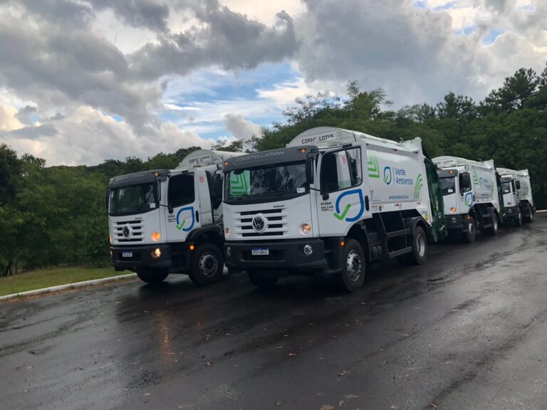 caminhoes-de-lixo-verde-ambiental