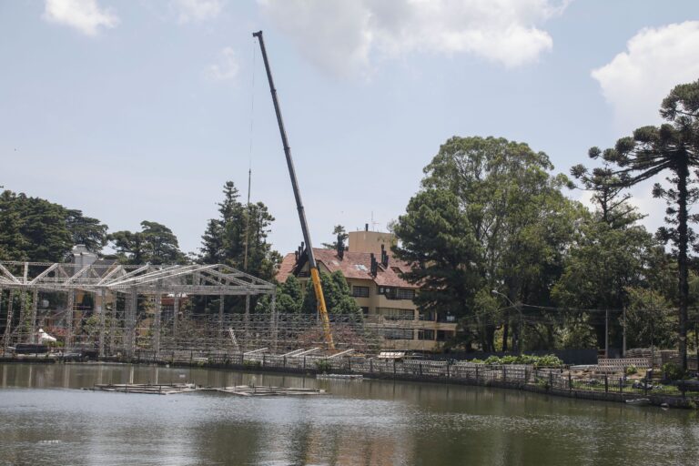 Foto desmontagem estruturas NatalLuz