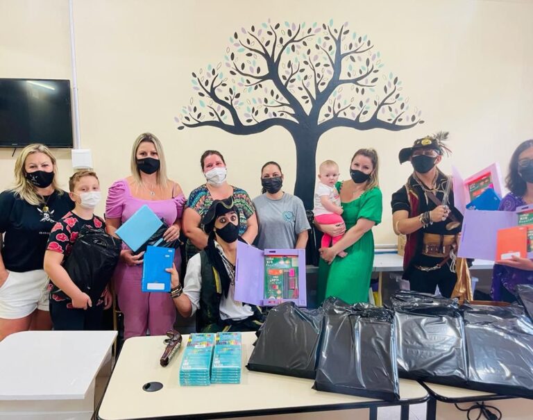 Foto entrega material escolar 2022