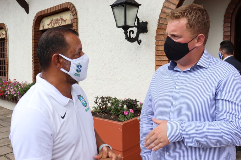 Foto Marquinhos Xavier em Gramado com o secretário Lucas Roldo