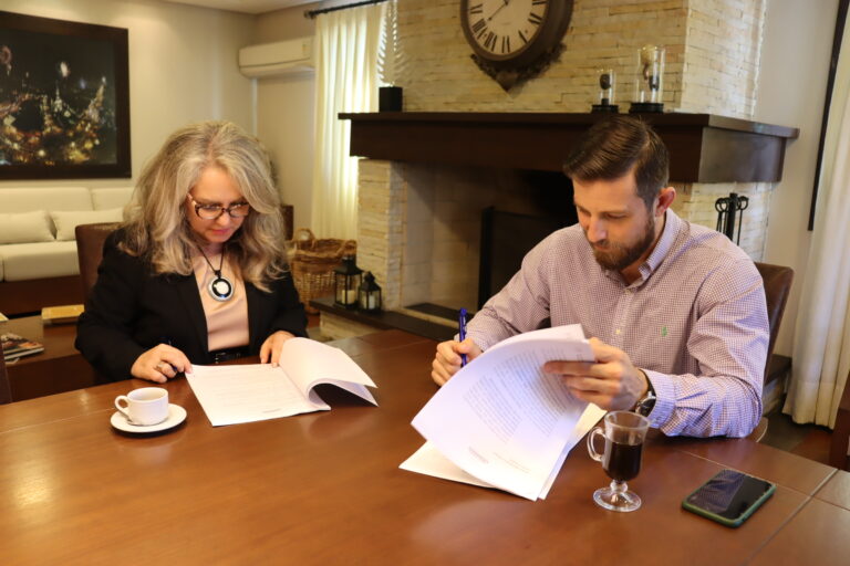 camara Vanesca e Renan ass contrato plano diretor