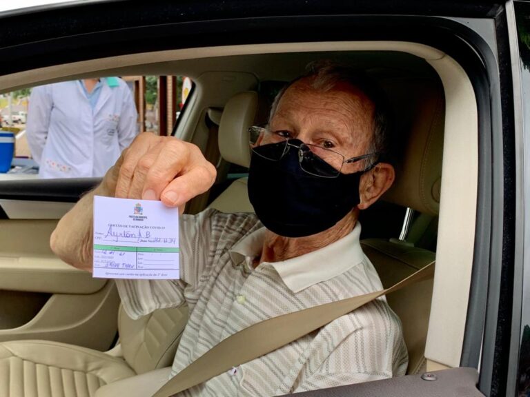 Gramado aplica quarta dose contra a Covid em idosos acima de 80 anos