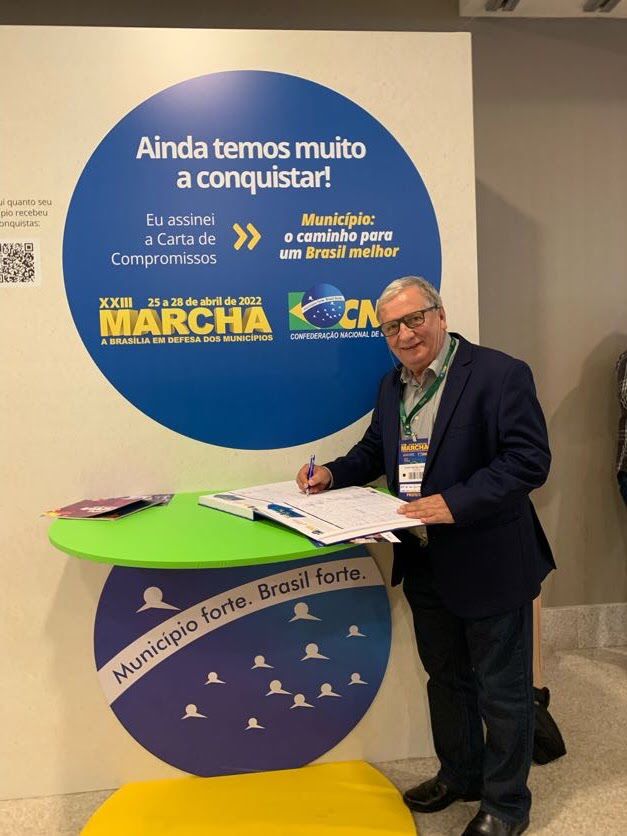 Prefeito Constantino Orsolin participa da Marcha dos Prefeitos em Brasília