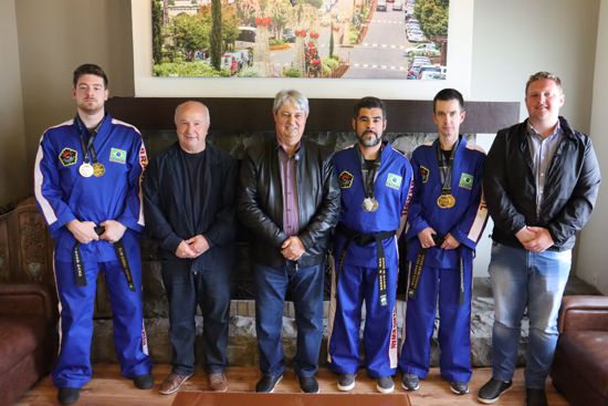 08753CF9-BFB2-4A8F-A3E5-14CA5C3C879C