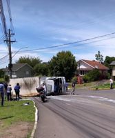 caminhao-tomba-na-varzea