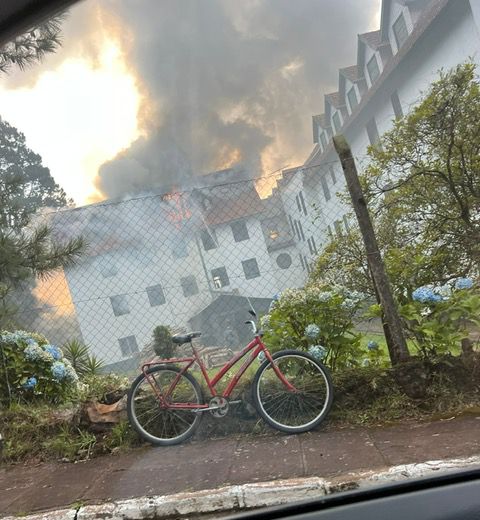 foto incendio hotel cavalinho branco