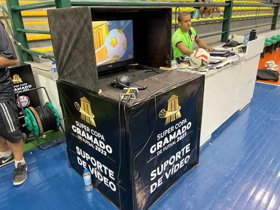 Foto Cabine do VAR na Super Copa Gramado