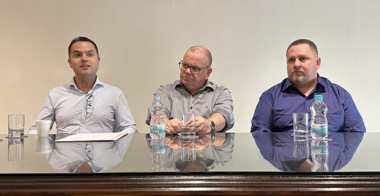 O presidente da Achoco Augusto Schwingel Luz, e os diretores da entidade Maurício Brock e Ezequiel Lima