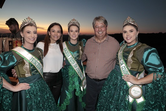 Foto prefeito Rosa e Soberanas da Festa