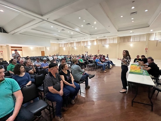 Foto reunião com expositores Festa da Colonia