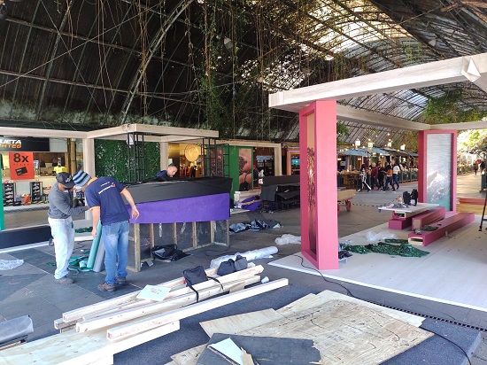 Montagem da Alameda Terroir na Rua Coberta nesta terça_LauraGallas