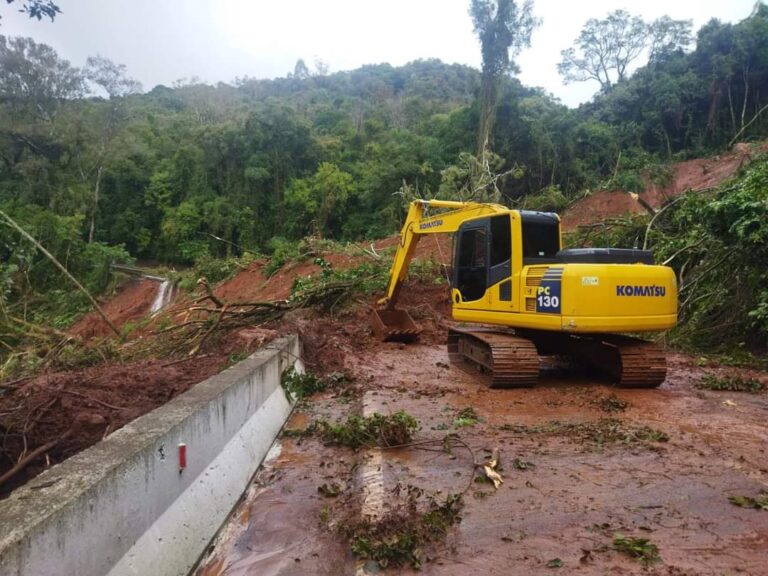 Foto BR 116 bloqueda