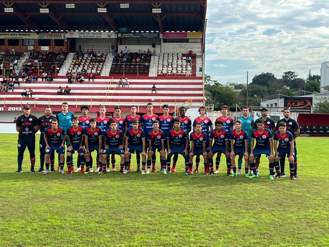 Foto Gramadense na semifinal do sub 17