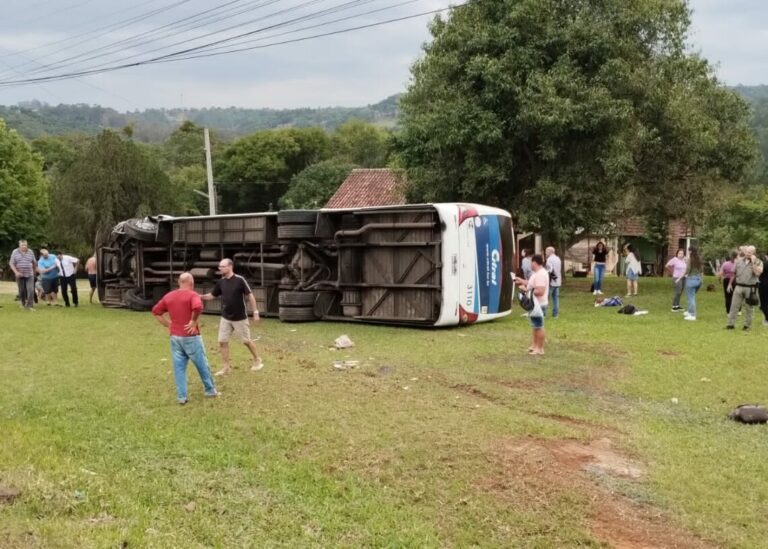 acidente com onibus na rs 020