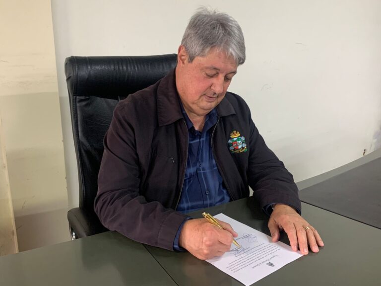 Prefeito suspende temporariamente a fiscalização prevista na lei que proíbe a distribuição de sacolas plásticas gratuitamente