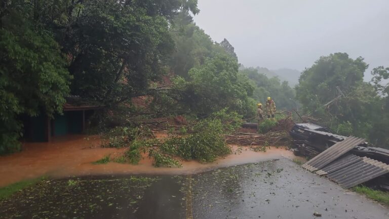 Foto via bloqueada chuvas em Gramado