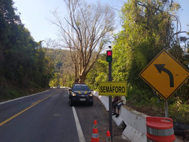 Foto BR 116 semaforo em NP