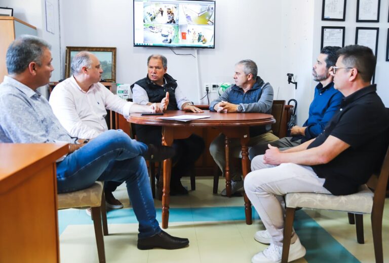 Foto reunião Hospital Sindtur repasse Alceu Moreira