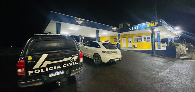 Foto Policia Civil aprende veiculo.PRF