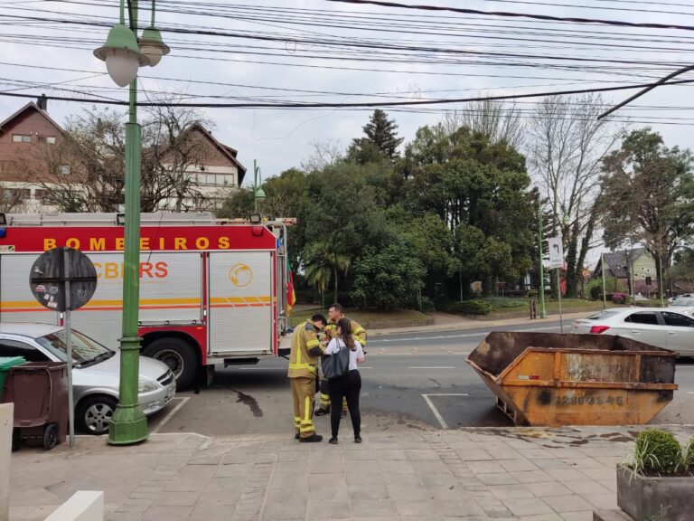 Foto fogo em conteiner