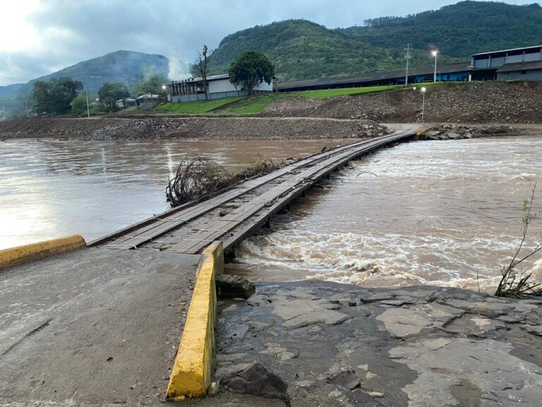 Foto ponte do bananal reaberta