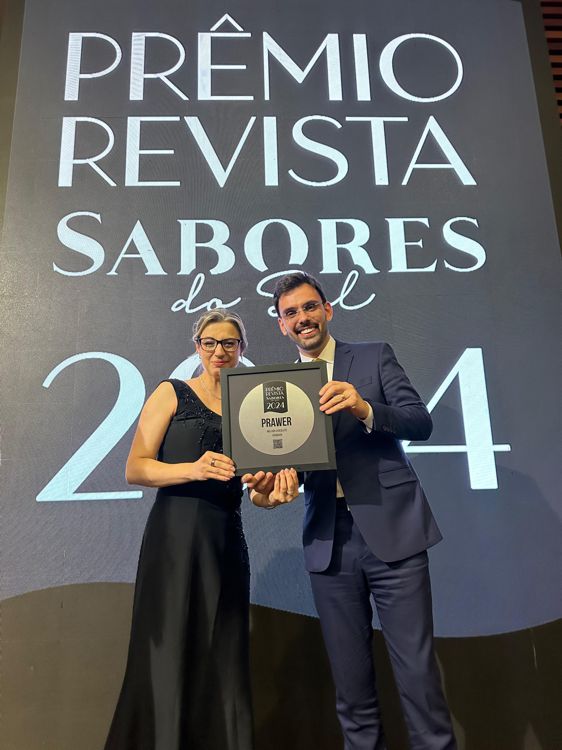 Foto José Augusto Freiberger recebendo o prêmio