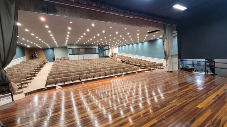 Foto teatro em obras