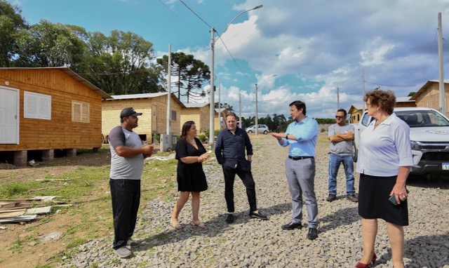 Foto Prefeitura acelera construção de casas no Loteamento Recomeçar