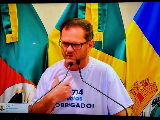 Foto Rafael na tribuna