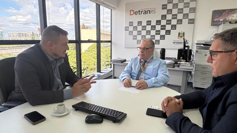 Foto Reunião com o diretor do Detran, Edir Domeneghini