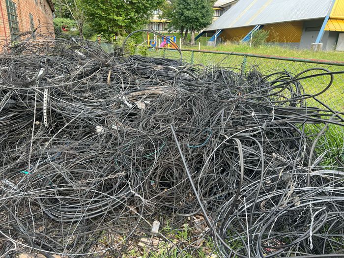 Foto Retirada de fios 450kg