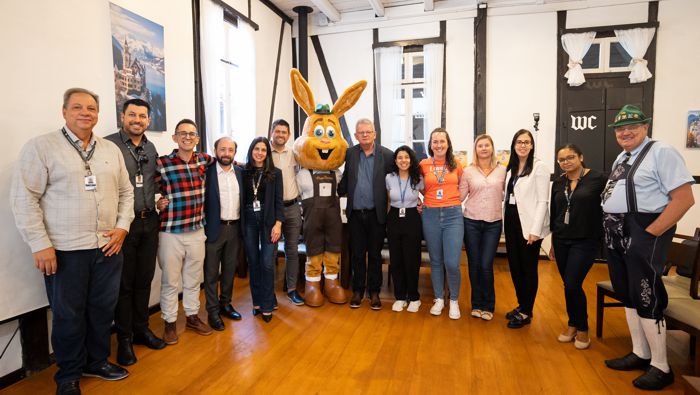 Foto lançamento Equipe responsável pela realização da Magia da Páscoa